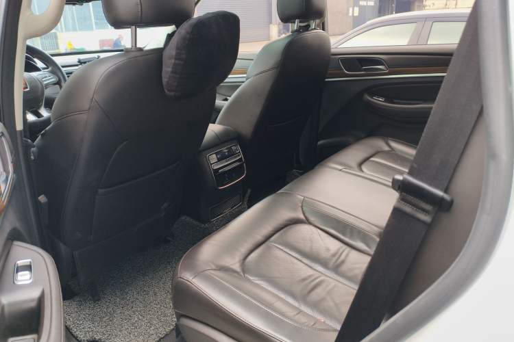 Used Roewe RX8 2018 30T Smart Connectivity All-Wheel Drive Supreme Edition Left Rear Seat