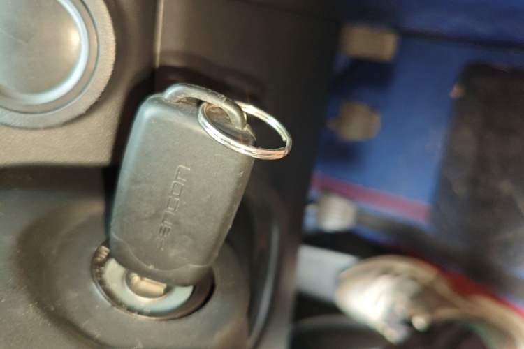 Used Dongfeng Fengon 380 2022 1.5L Luxury Edition Passenger Vehicle 5 Seats Vehicle Key