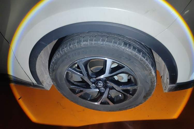 Used Toyota C-HR 2018 2.0L Luxury Sunroof Version China VI Standard Right Front Wheel Hub