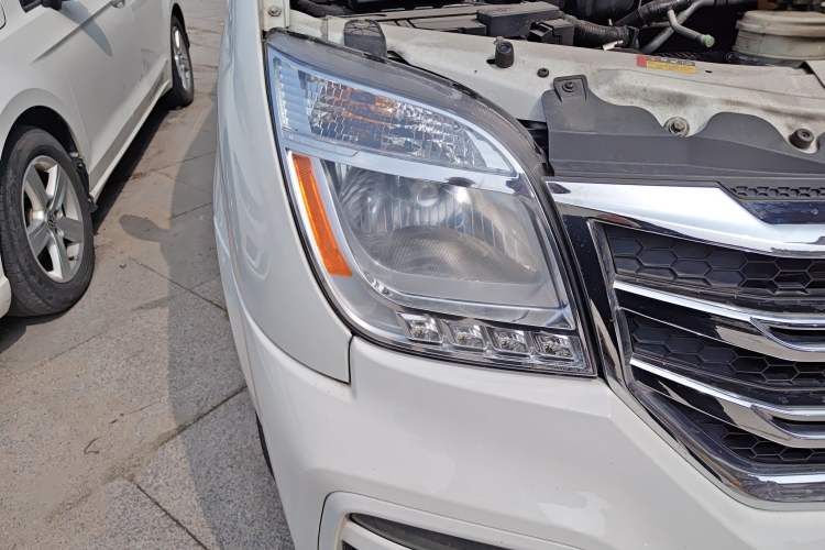 Used SAIC MAXUS Xintu V80 2019 2.0T Plus 6-Speed Manual – Aoyuntong Short Wheelbase Ultra-Low Roof 5/6-Seater