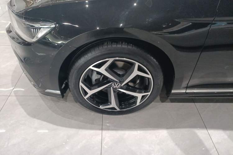 Used Volkswagen Magotan 2023 2 Million Units Limited Edition 330TSI DSG Leading Version Left Front Wheel Hub