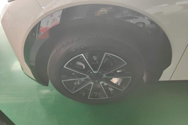 Used Zeekr X 2025 Four-Seater Rear-Drive Cube Version Left Front Wheel Hub