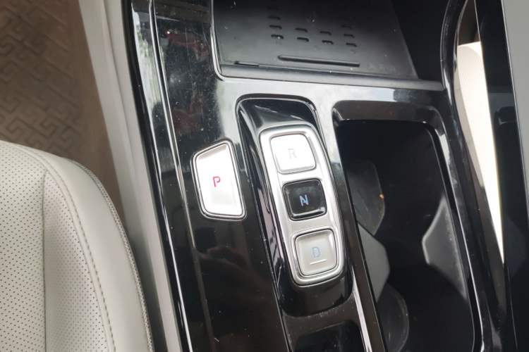 Used Hyundai Custo 2021 380TGDi Smart Love Flagship Edition TOP Premium Gear Lever