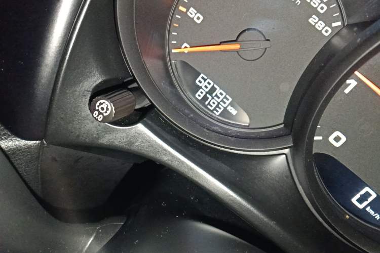 Used Porsche Macan 2020 Macan 2.0T Odometer Close Up