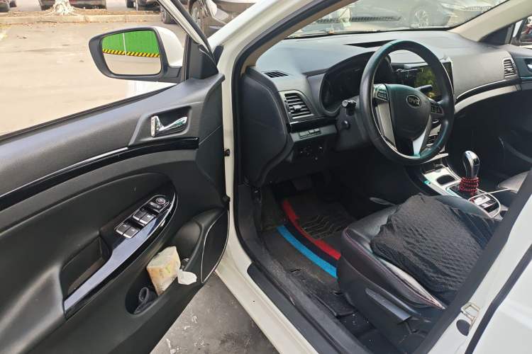 Used BYD e5 2016 300 Luxury Edition
