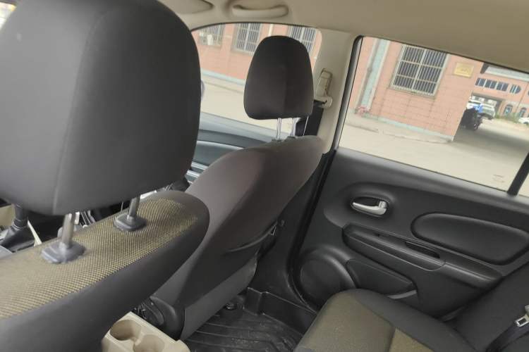 Used Venucia R50 2013 1.6L Manual Fashion Edition Headliner