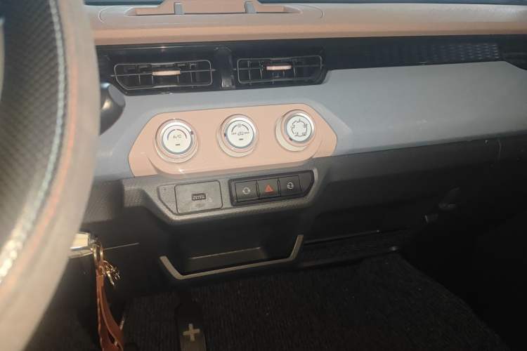 Used Chery QQ Ice Cream 2024 170km Sundae Audio And AC Panel