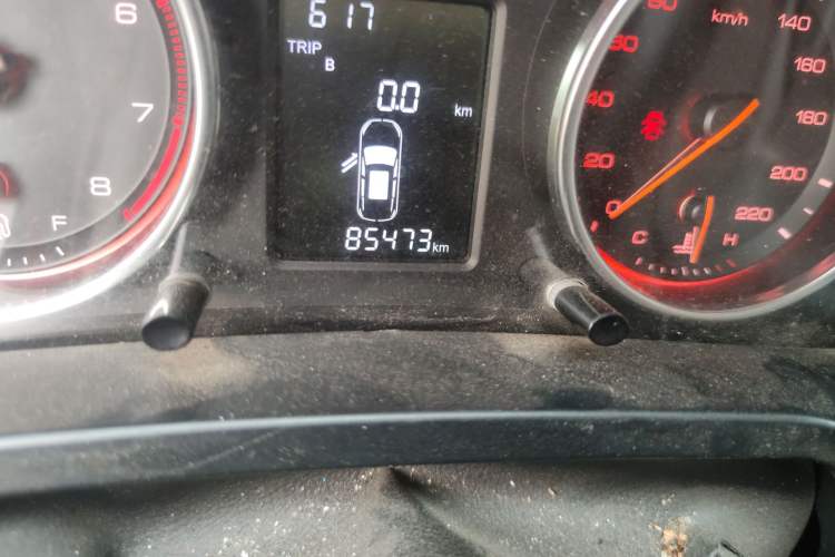 Used Hanteng X5 2018 1.5T Manual Elite Edition Odometer Close Up