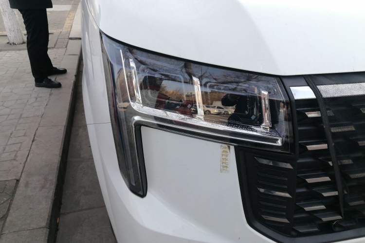 Used SAIC MAXUS Xintu V80 2024 Aotuntong 6MT Long-Wheelbase Mid-Roof Model 147 Ps 6/7/8/9-Seater