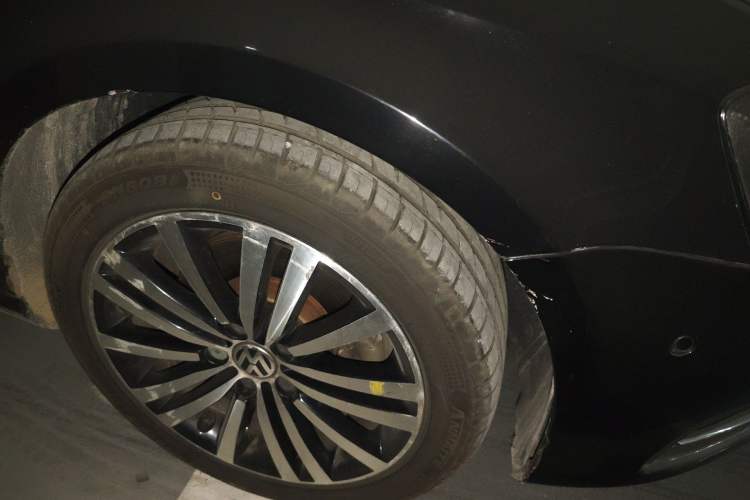 Used Volkswagen Magotan 2012 3.0 FSI Flagship Edition Right Front Wheel Hub