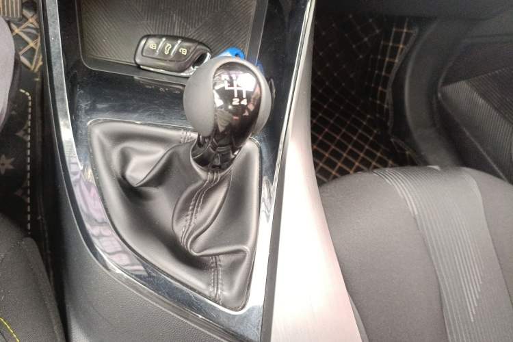 Used Roewe i5 2021 1.5L Manual Platinum Edition Gear Lever