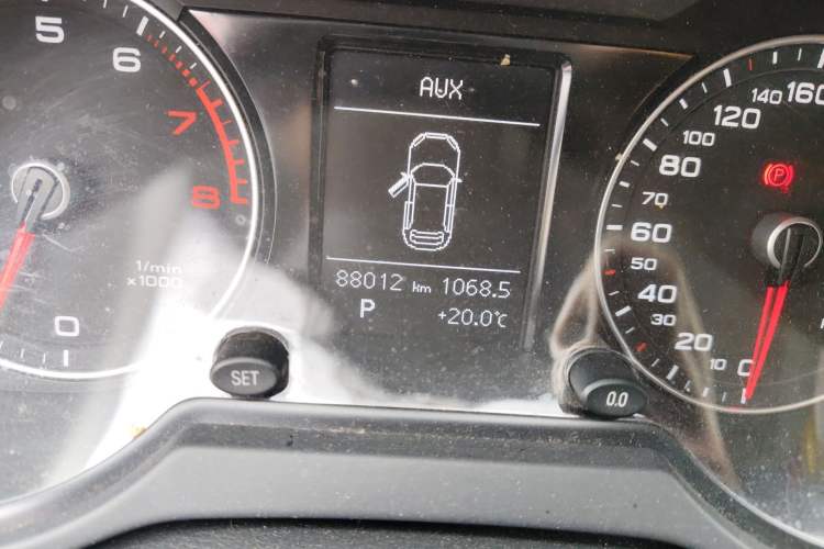 Used Audi Q5 2016 40 TFSI Trendy Edition Odometer Close Up