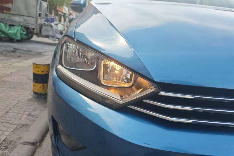 Used Volkswagen Golf Sportsvan 2018 230TSI Automatic Trend Edition Right Front Headlight