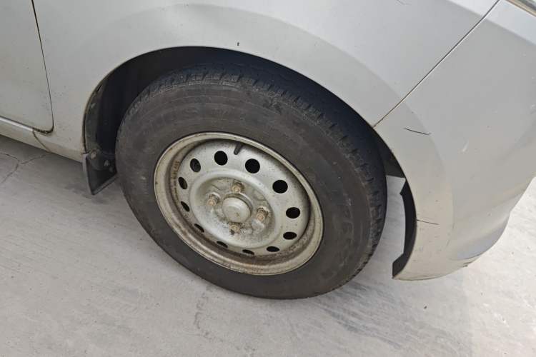 Used Wuling Rongguang V 2016 1.2L Practical Version Right Front Wheel Hub