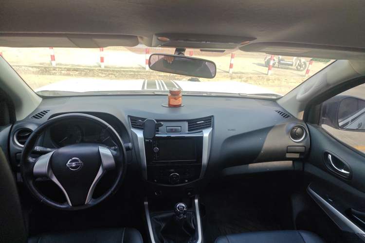 Used Nissan Navara 2017 2.5L Manual 4x4 Luxury Edition QR25