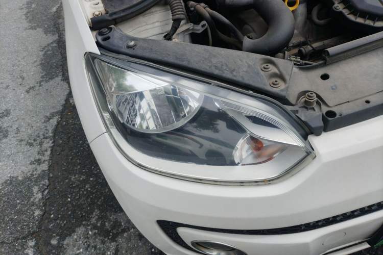 Used Volkswagen up! 2015 1.0L go high!
