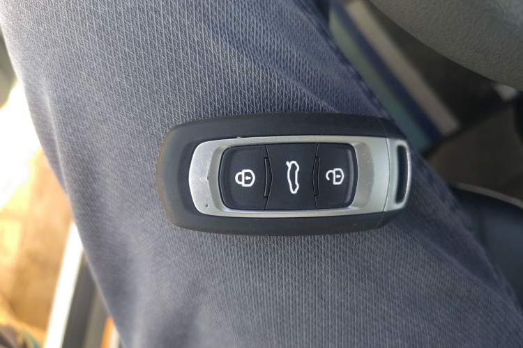 Used Geely Galaxy Panda 2023 Panda Mini 120km Super Cute Bear Vehicle Key