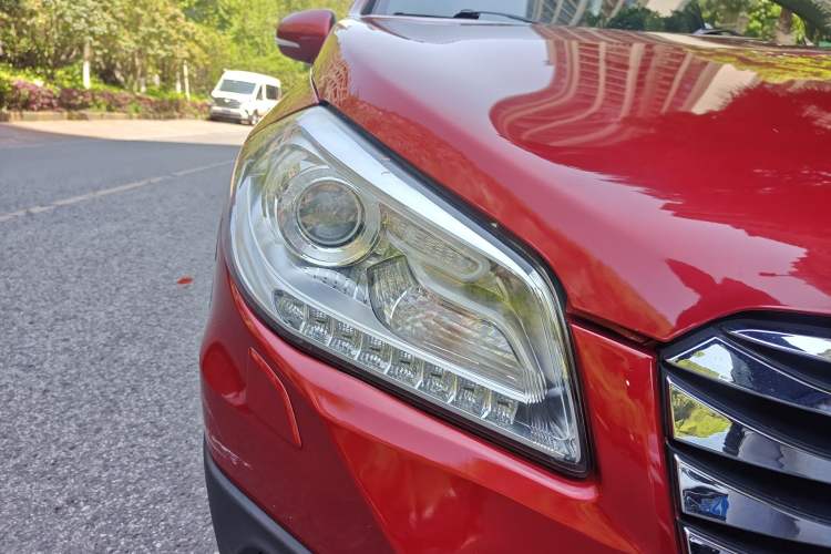 Used Suzuki S-Cross 2014 1.6L CVT Two-Wheel Drive Elite Version Right Front Headlight