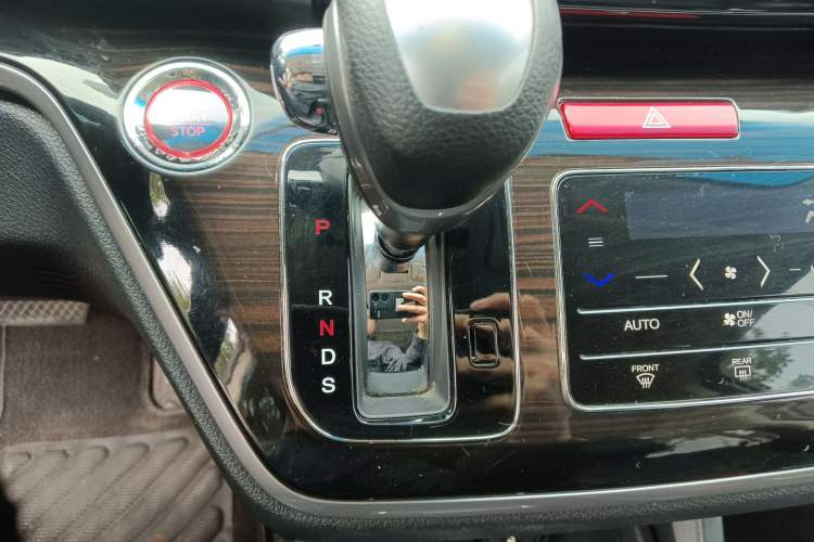 Used Honda Odyssey 2018 2.4L Smart Edition Gear Lever