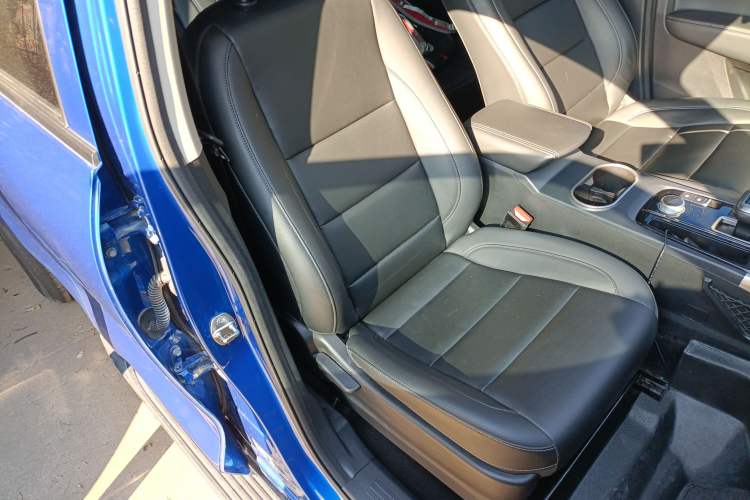 Used Great Wall Poer 2021 2.0T Commercial Version Automatic Diesel 4x4 Elite Long-Box GW4D20M