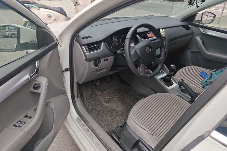 Used Skoda Octavia 2015 1.6L Manual Yijie Edition
