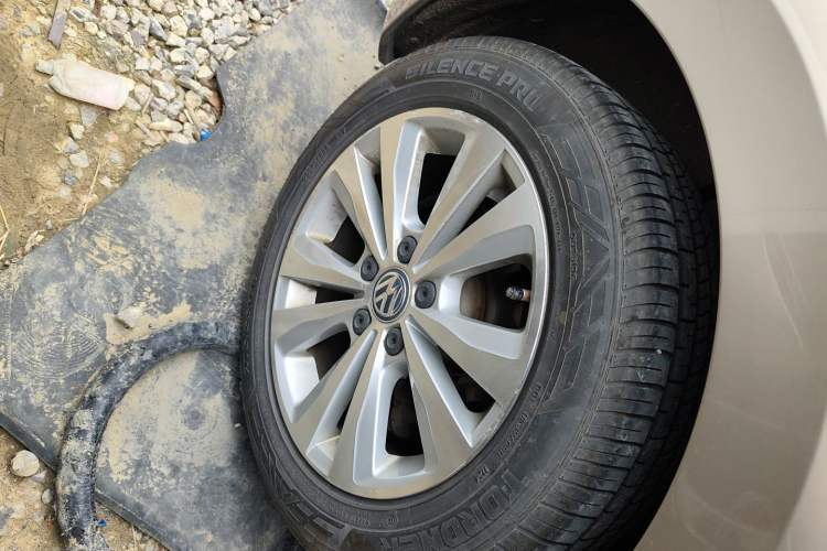 Used Volkswagen Golf Sportsvan 2016 230TSI Automatic Trend Edition Right Rear Wheel Hub