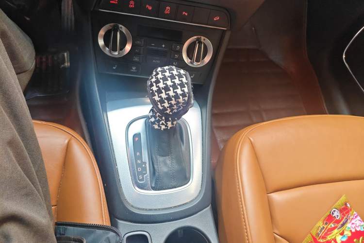 Used Audi Q3 2013 35 TFSI quattro Luxury Model Gear Lever