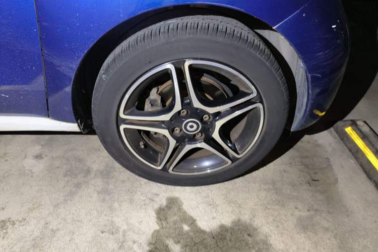 Used smart forfour 2016 0.9T 66 kW Ultimate Edition Right Front Wheel Hub