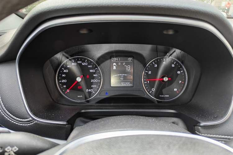 Used Roewe RX5 2019 20T Two-Wheel Drive Automatic Ali Smart Connectivity Platinum Edition
