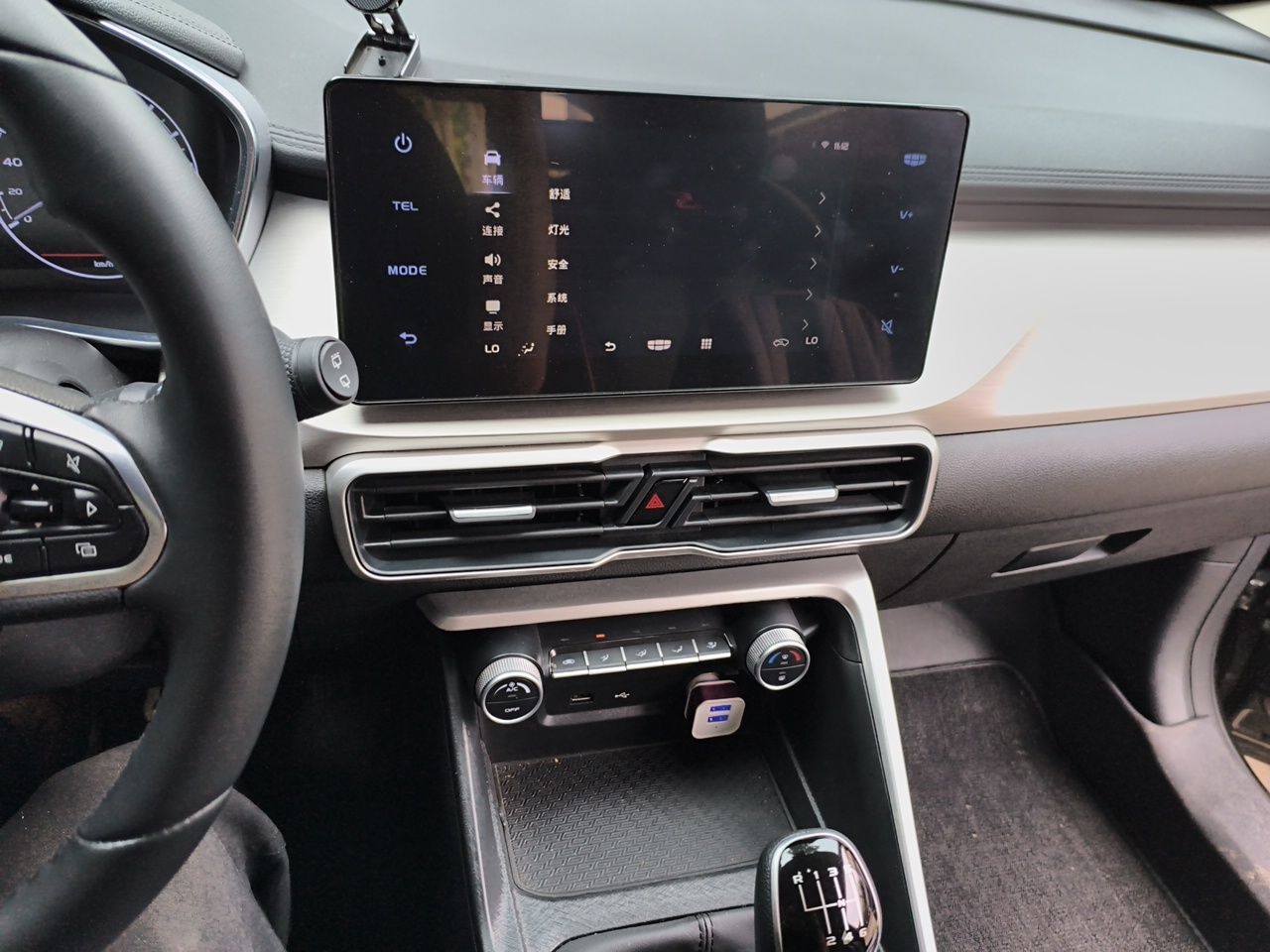 Geely Auto Coolray 2023 1.4T Manual Gold Edition — снимка 13