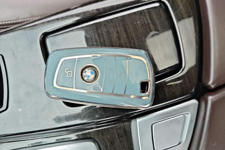 Used BMW 5 Series 2014 528Li Leading Model