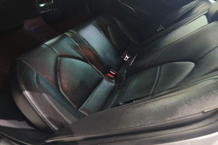 Used Toyota Avalon 2022 Dual-Engine 2.5L XLE Premium Edition Interior 4