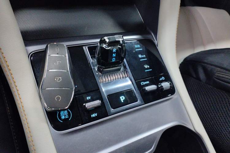 Used BYD Song PLUS New Energy 2023 Champion Edition DM-i 110KM Flagship Model Gear Lever