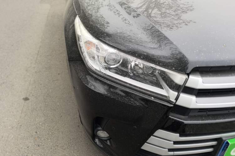 Used Toyota Highlander 2018 2.0T Four-Wheel Drive Luxury Edition 7 Seats China V Emission Standard Right Front Headlight