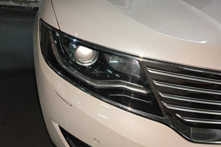 Used Lincoln MKX 2017 2.0T Two-Wheel Drive Deluxe Edition Right Front Headlight