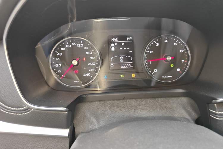 Used Roewe RX5 2018 20T Two-Wheel Drive Automatic Internet Smart Edition
