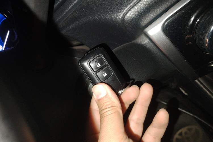 Used Toyota YARiS L Zhi Xiang 2019 1.5G CVT Xuan Dong Sunroof Version China VI Standard Vehicle Key