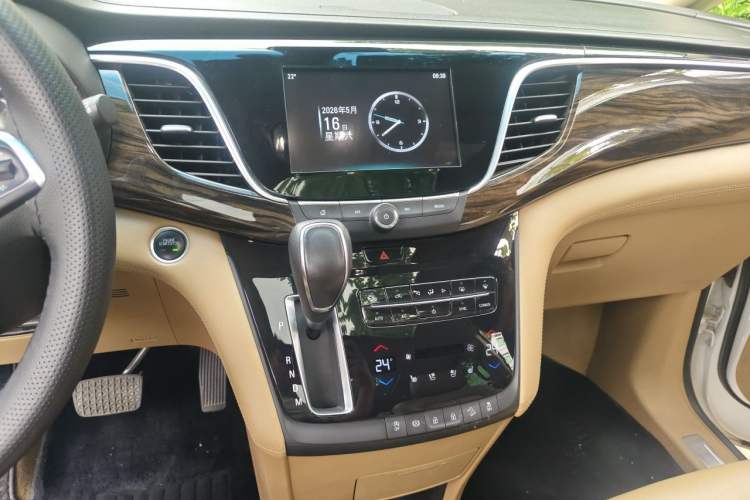 Used Buick GL8 2017 ES 28T Flagship Model China V Standard
