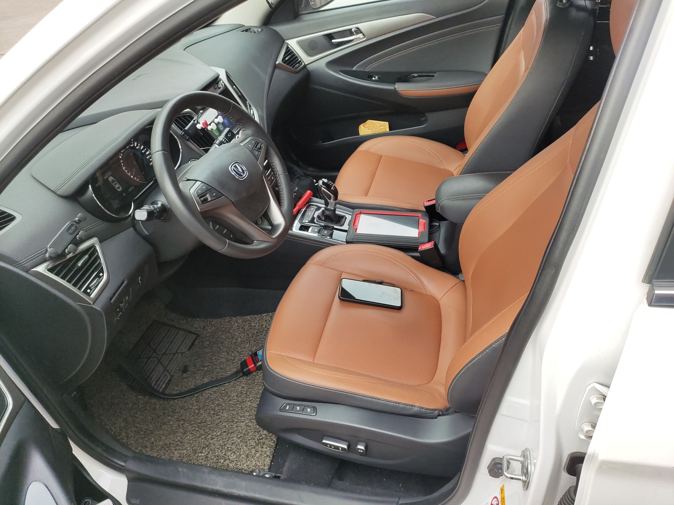 المقاعد الأمامية داخل السيارة