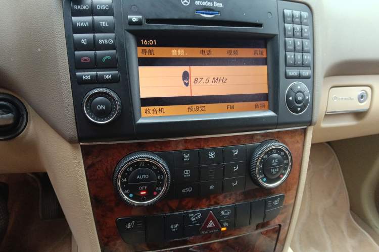 Used Mercedes-Benz M-Class  Audio And AC Panel