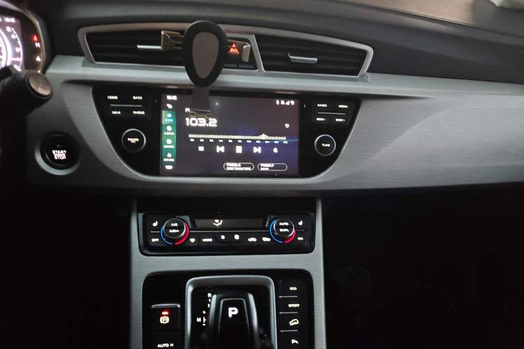 Used Geely Auto Emgrand X7 Sport 2020 1.8TD DCT Two-Wheel Drive Smart Connect 4G-Enabled Version
