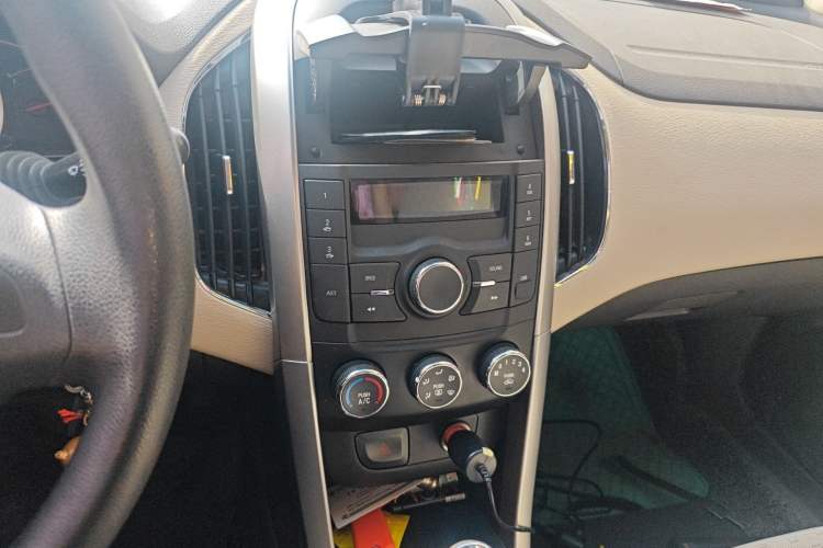 Used Baojun 630 2013 1.5L manual standard version Audio And AC Panel