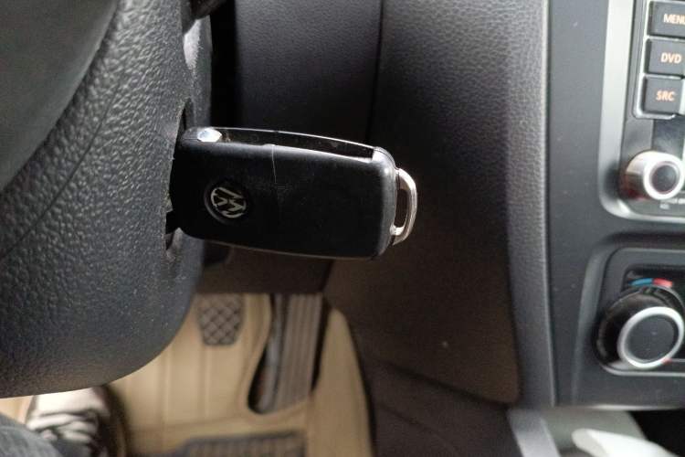 Used Volkswagen Sagitar 2012 1.6L Manual Comfort Model Vehicle Key