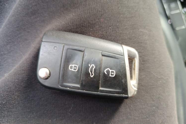 Used Volkswagen Tiguan L 2020 330TSI Automatic Two-Wheel Drive Panoramic Comfort Edition China VI Standard Vehicle Key