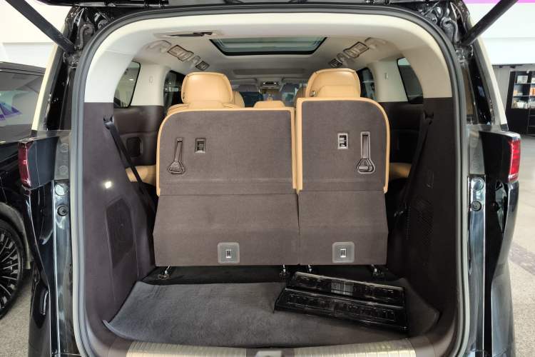 Used Denza D9 2024 DM-i 1050 Luxury Model