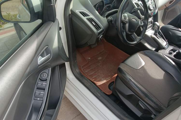 Used Ford Focus 2012 Hatchback 2.0L Automatic Luxury Sport Model
