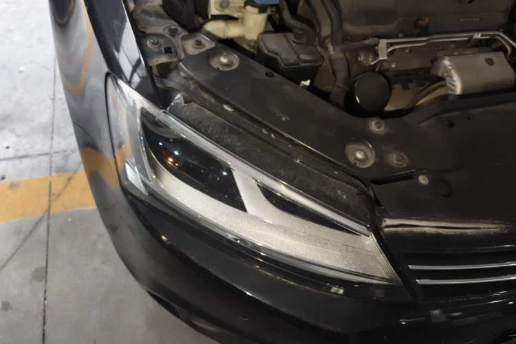 Used Volkswagen Sagitar 2012 1.4TSI Automatic Luxury Edition Right Front Headlight