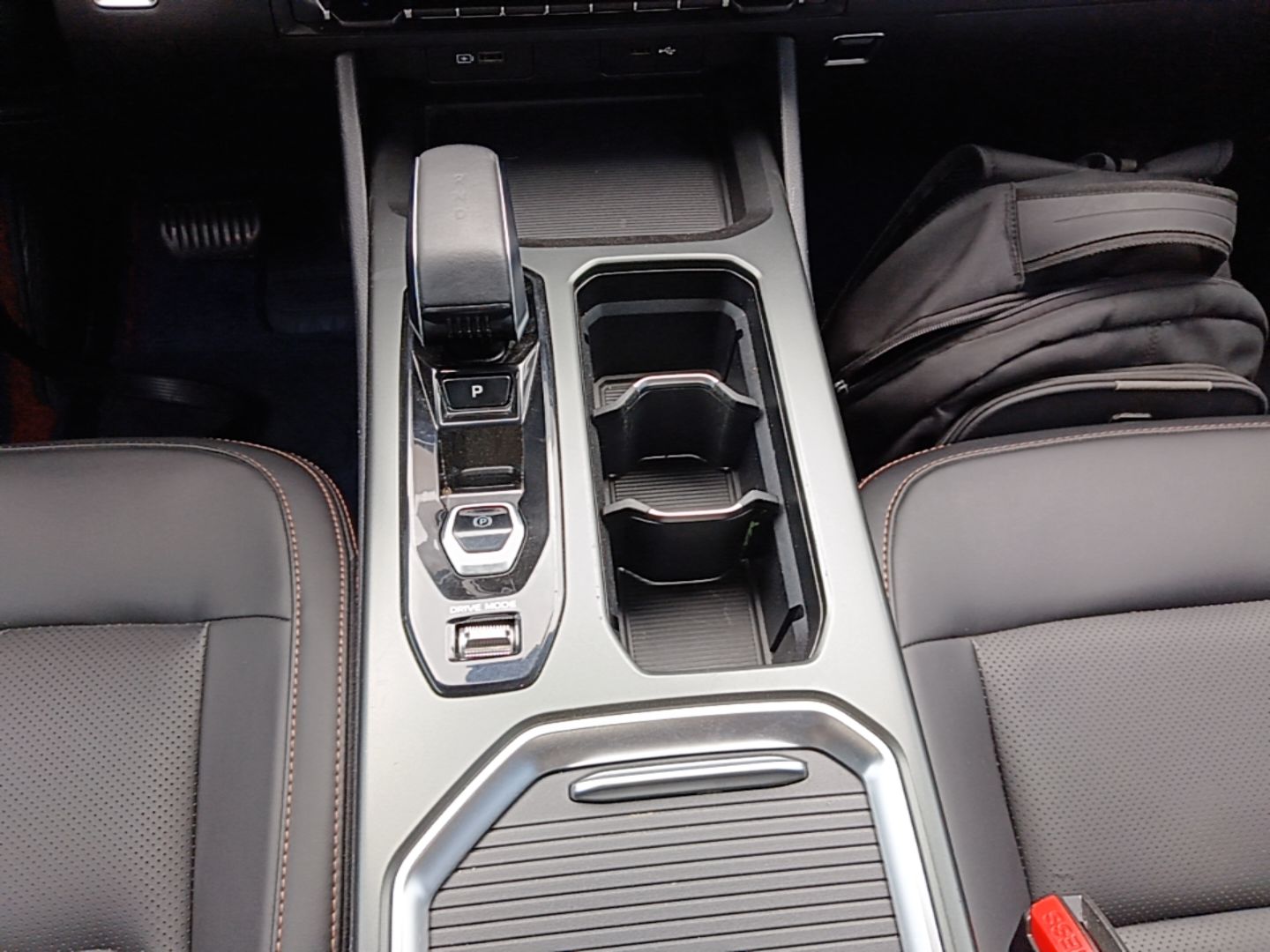 Geely Auto Haoyue L 2023 2.0T DCT Prestige Edition — снимка 16