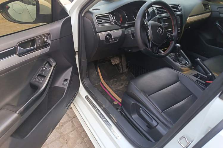 Used Volkswagen Sagitar 2018 280TSI DSG Ignite Edition Driver Seat