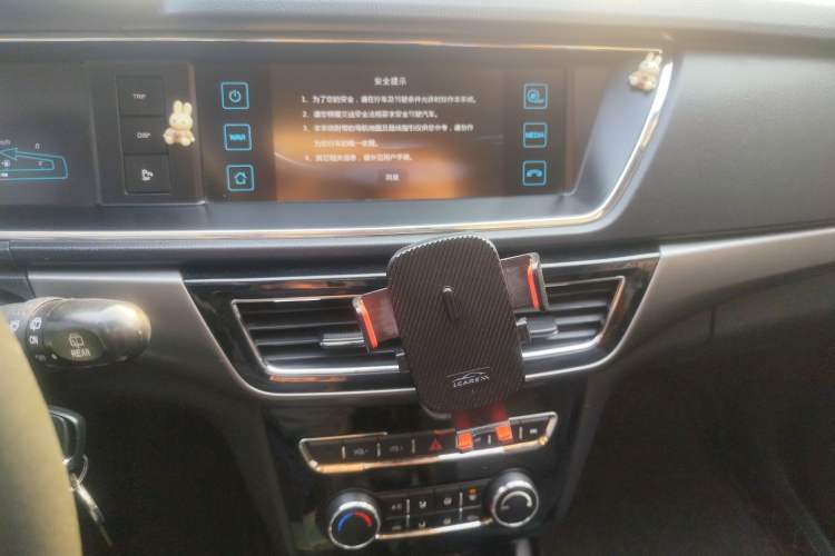 Used CHANGAN KAICHENG Oushang A600 2016 1.5L Manual Luxury 7-Seater Audio And AC Panel